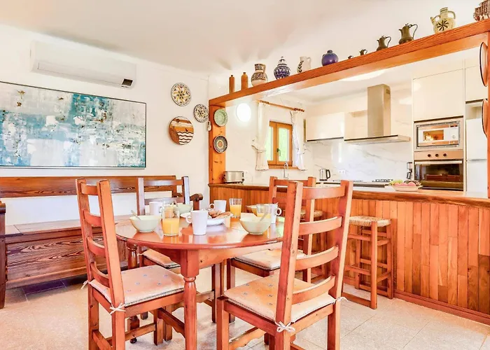 Victoria Musical By *