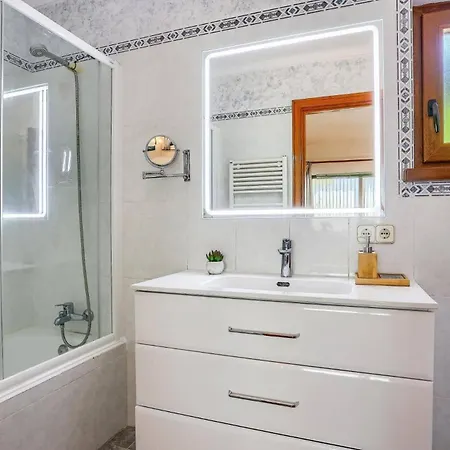 Victoria Musical By *